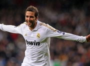 九游娱乐-库里表现堪称教科书，湖人单节拉开辽宁队，跨联赛的篮球启示