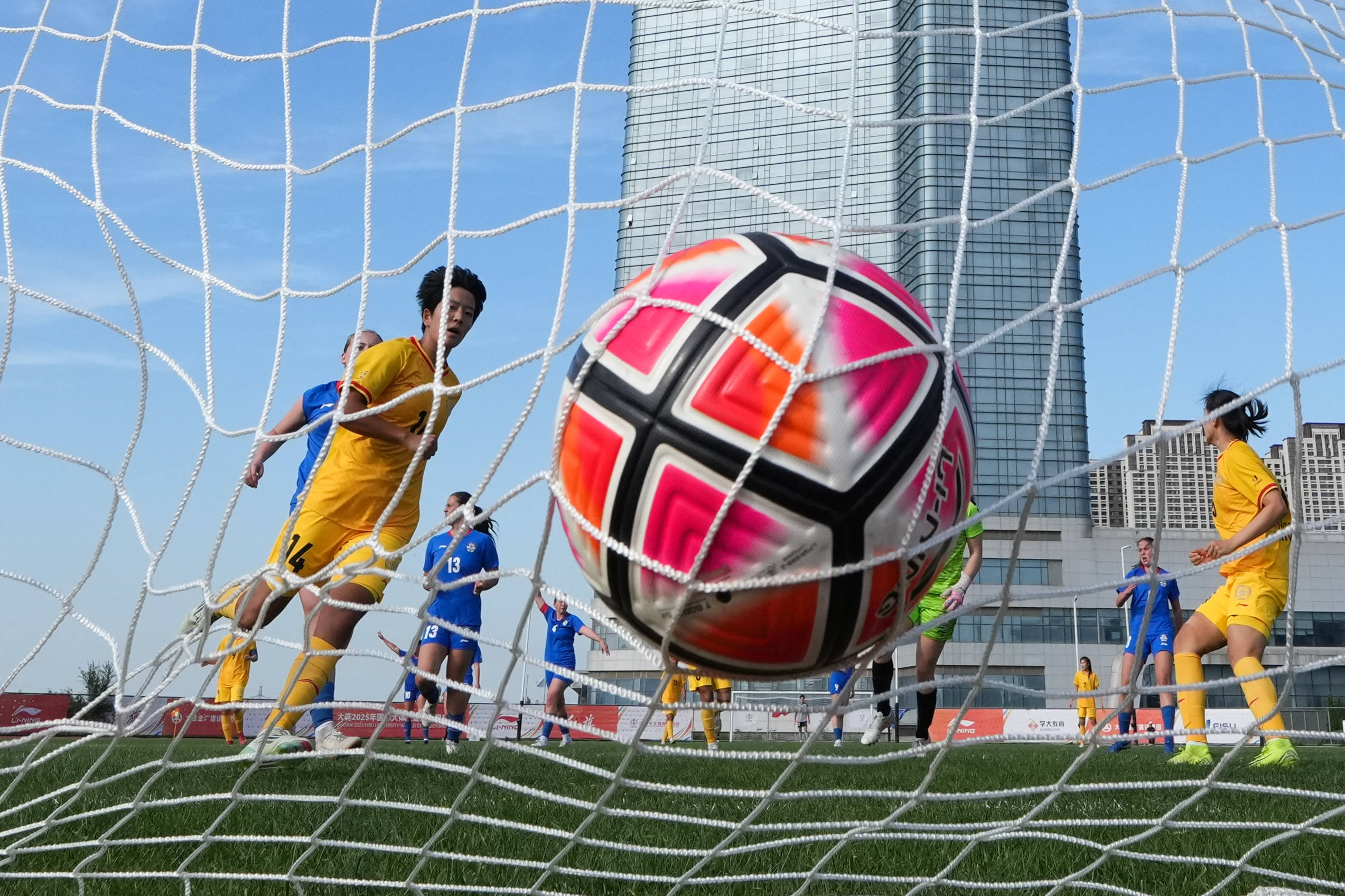 世界足球赛事精彩全程，观众连呼过瘾的简单介绍