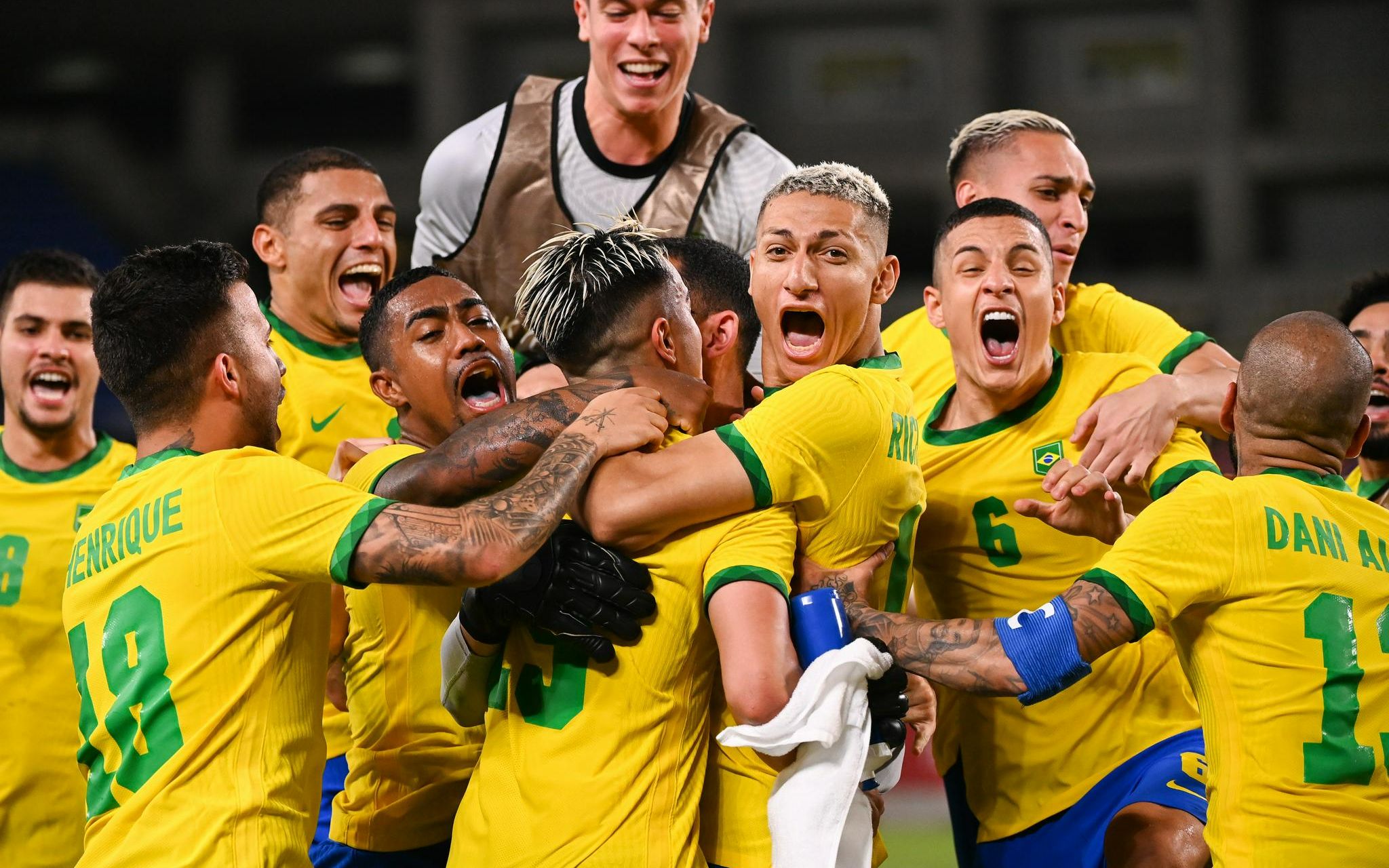 世界足球赛事精彩全程，观众连呼过瘾的简单介绍